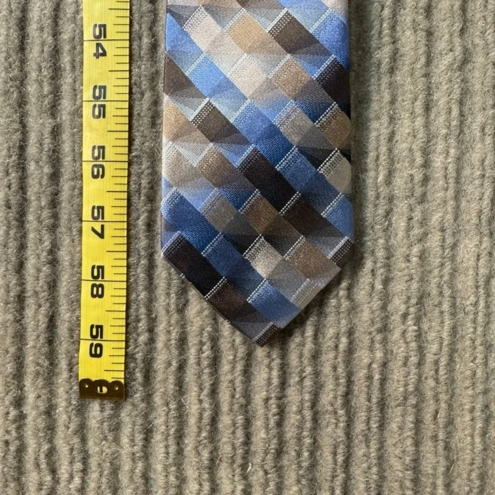 NWT Van Heusen Mens Silk Necktie Taupe Blue Geometric Block Pattern 5V963010 NWT